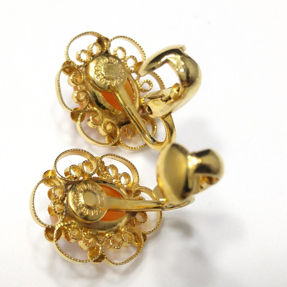Sorrento Shell Cameo Clip Earrings, 12K Gold Filled, 1950s Vintage Jewelry - Picture 10 of 10